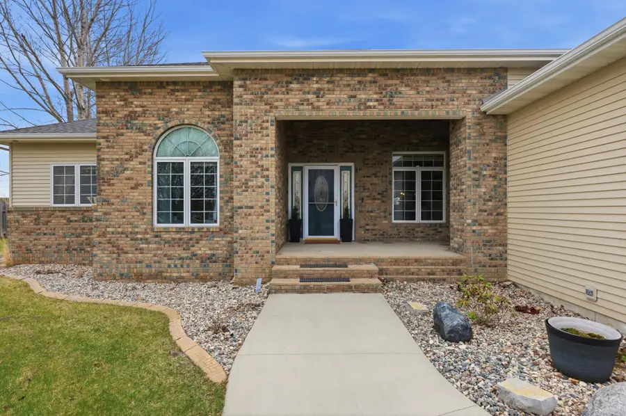 212 Chestnut Drive, Horace, ND 58047 - #3