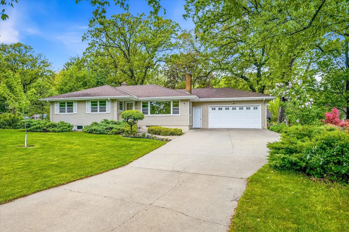 1638 Glenview Court, Arden Hills, MN 55112 - #1