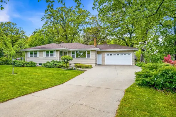 1638 Glenview Court, Arden Hills, MN 55112