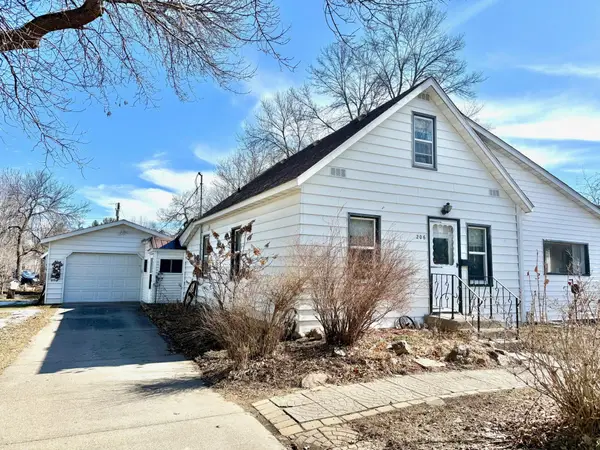 206 6th Street Nw, Little Falls, MN 56345