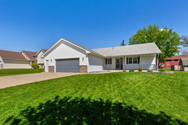 425 Hazeltine Place Ne, Owatonna, MN 55060