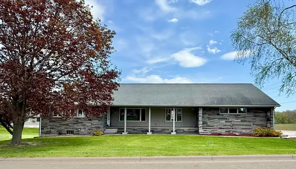 147 4th Avenue Se, Spring Grove, MN 55974