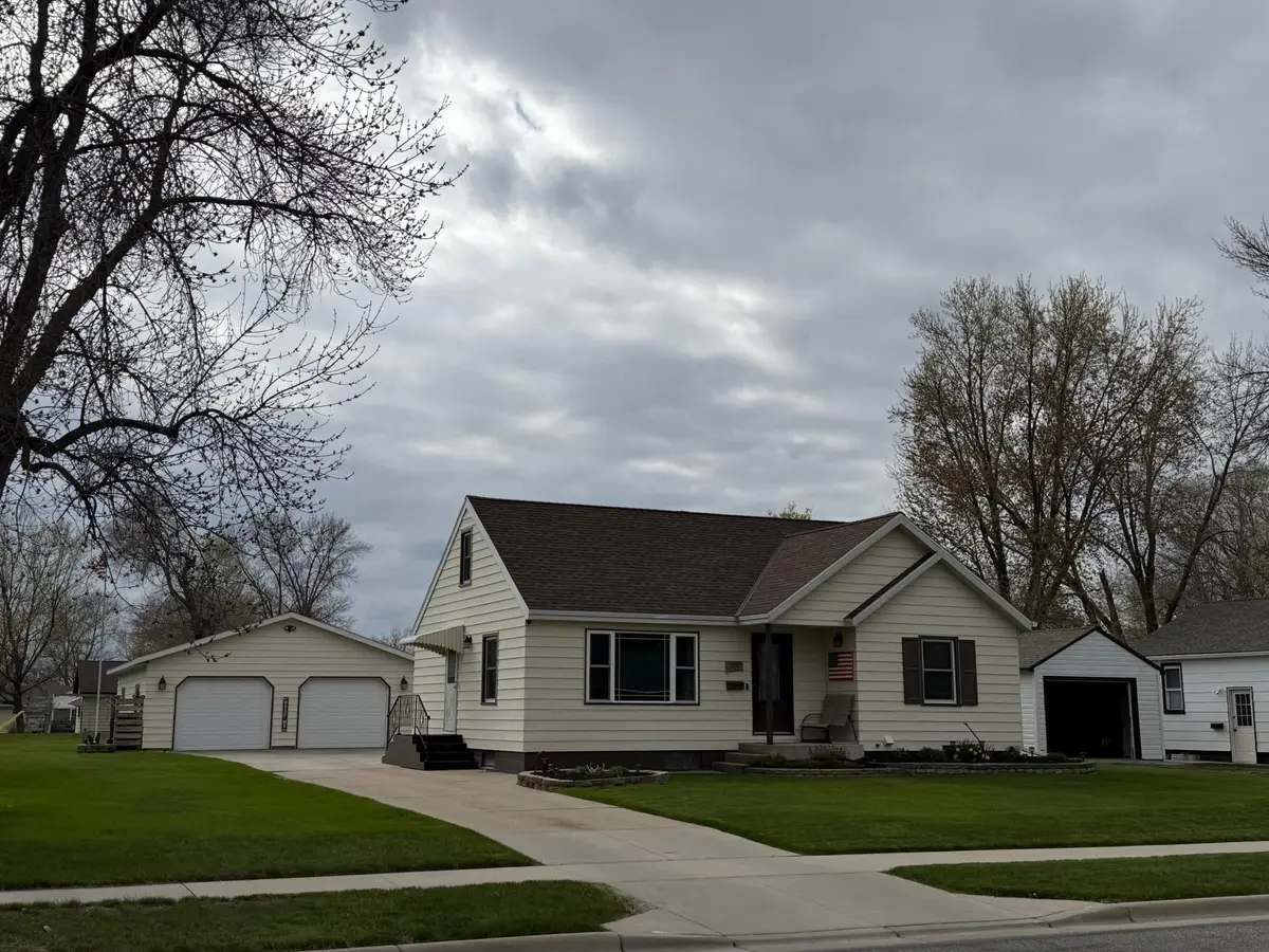 515 Oak Street N, Sauk Centre, MN 56378 - #1