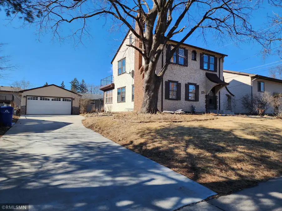 1665 Victoria Street N, Saint Paul, MN 55117 - #2