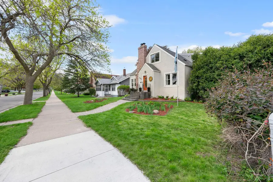 1033 Smith Avenue S, West Saint Paul, MN 55118 - #2