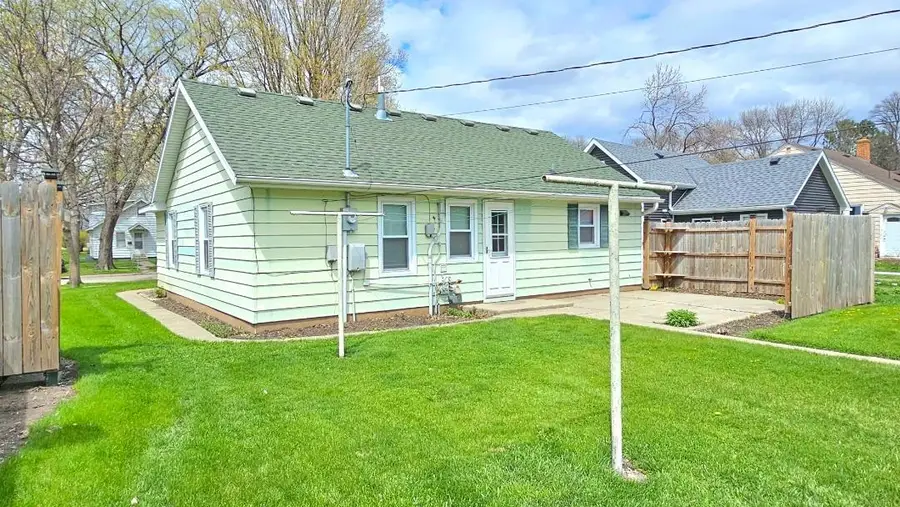 102 E 9th Street, Morris, MN 56267 - #2