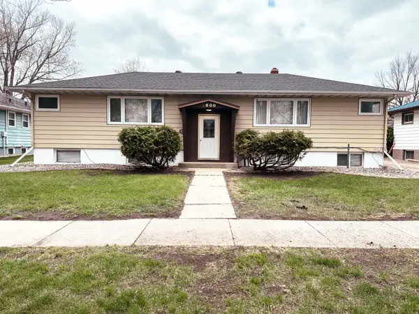 2606 9th Street N, Fargo, ND 58102