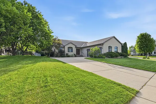 11 Moon Circle, Saint Cloud, MN 56301