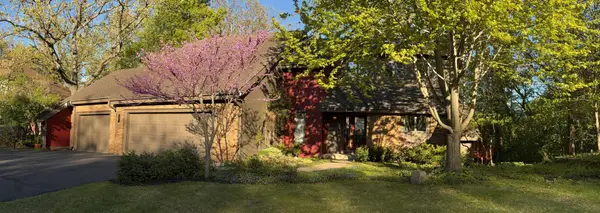8655 Hunters Way, Apple Valley, MN 55124