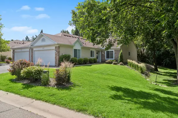 10957 Lexington Drive, Eden Prairie, MN 55344