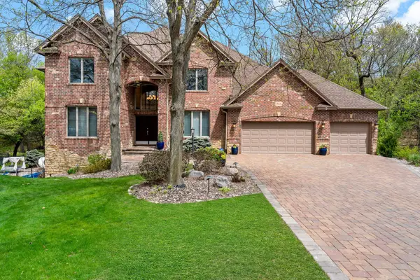 1504 Summit Oaks Court, Burnsville, MN 55337