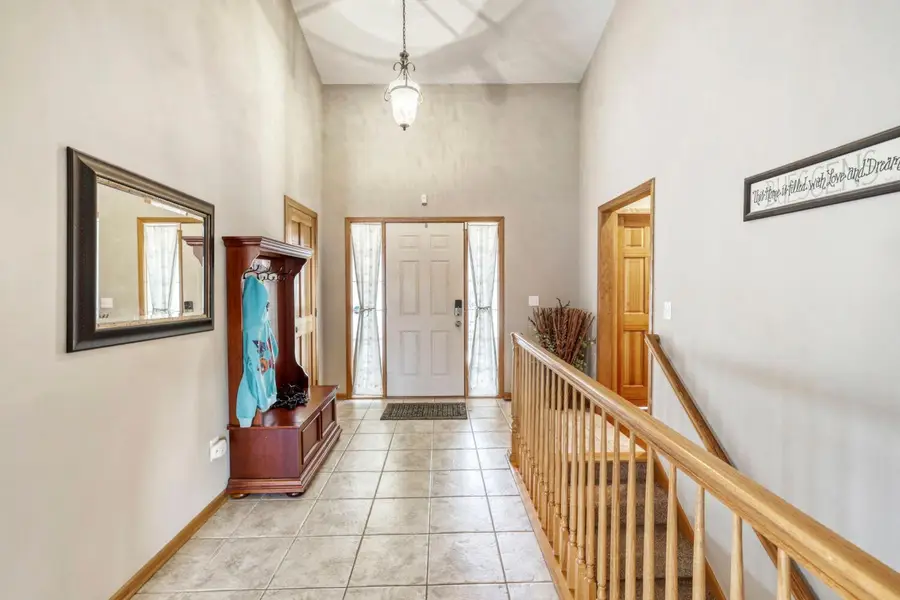 2334 Manuela Drive, Chaska, MN 55318 - #2