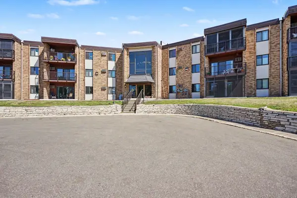 2700 Oxford Street N #154, Roseville, MN 55113