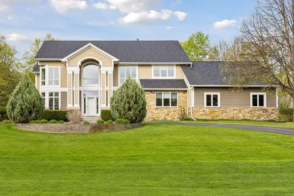 1 Foster Place, North Oaks, MN 55127