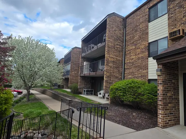 35 Nathan Lane N #325, Plymouth, MN 55441