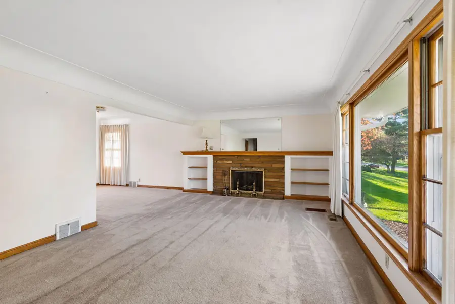 933 Edgewater Avenue, Shoreview, MN 55126 - #2