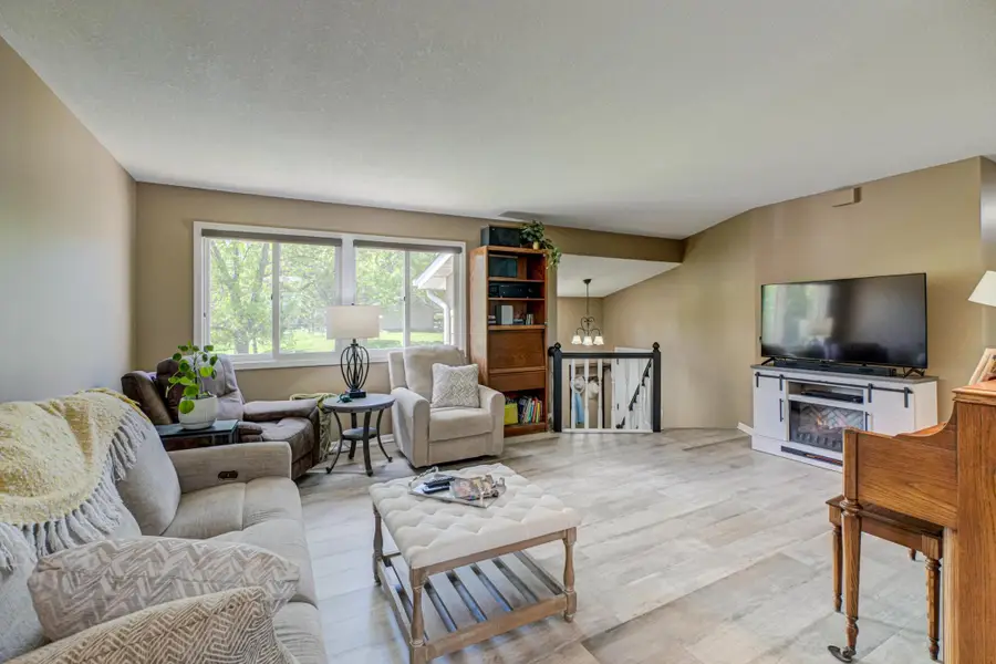 6676 Sandlewood Road, Woodbury, MN 55125 - #3