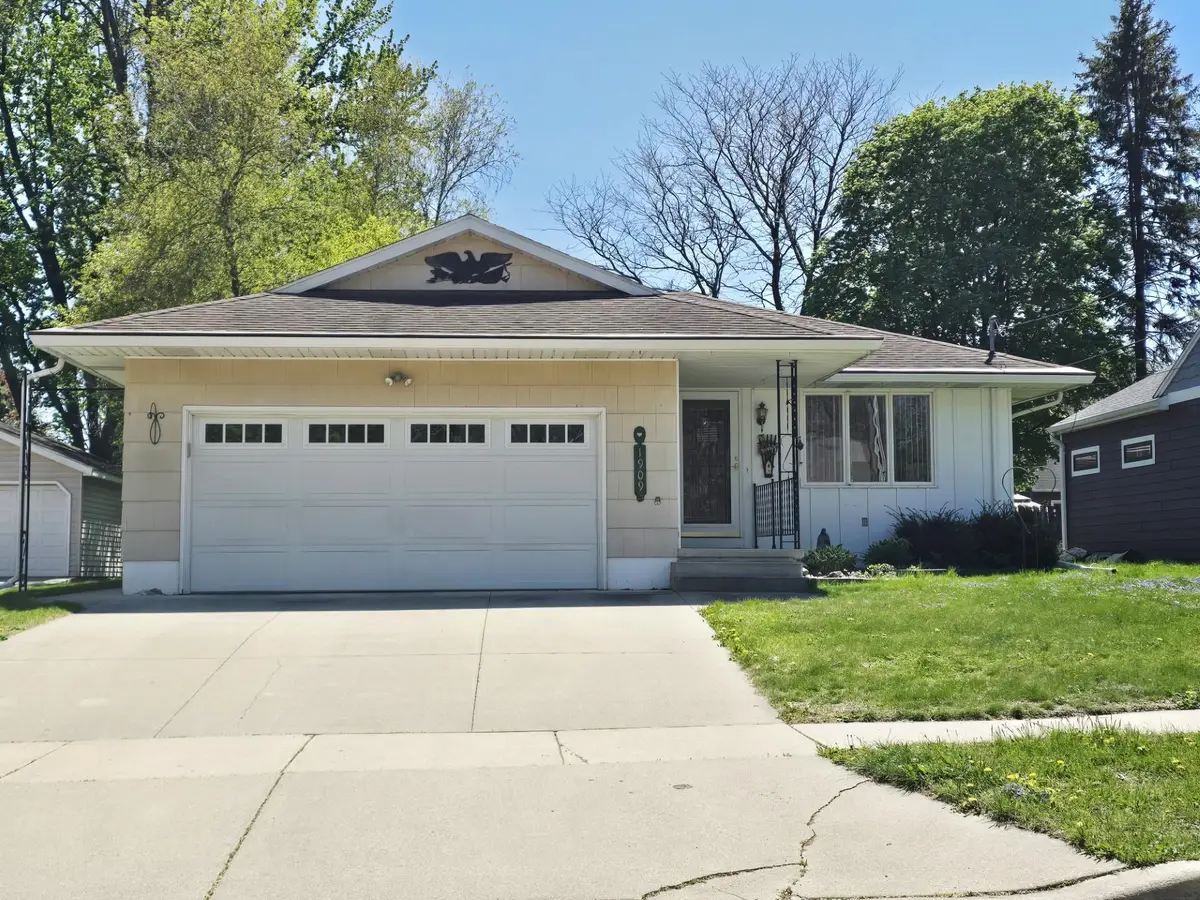 1909 6th Avenue Nw, Austin, MN 55912 - #1