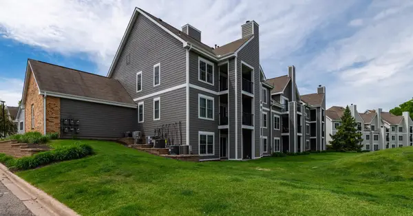 6155 Chasewood Parkway #201, Minnetonka, MN 55343