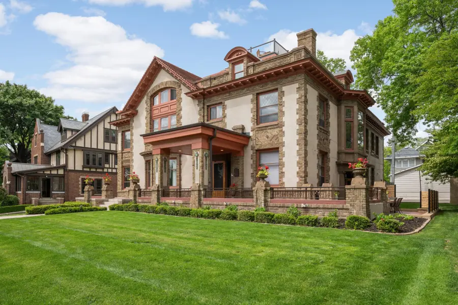 2224 W Lake Of The Isles Parkway, Minneapolis, MN 55405 - #2