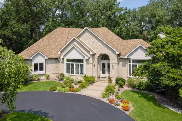 689 Brookside Lane, Mendota Heights, MN 55118