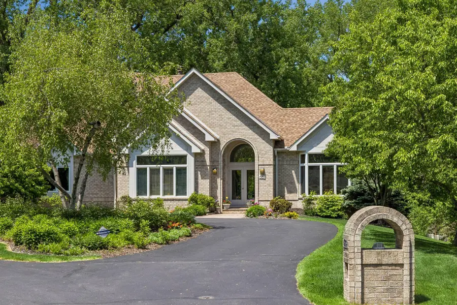 689 Brookside Lane, Mendota Heights, MN 55118 - #2