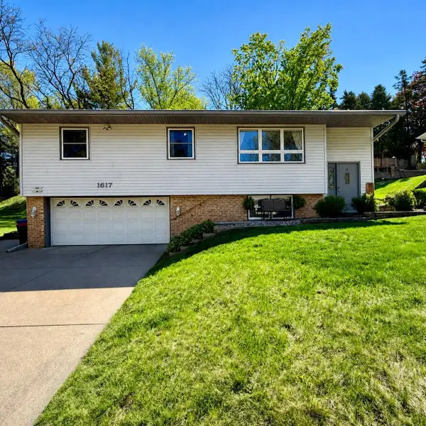 1617 Woodland Drive, Red Wing, MN 55066