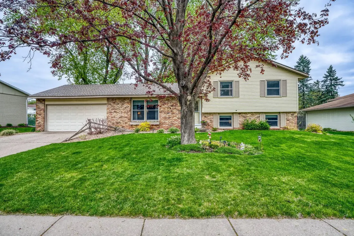 6285 137th Street W, Apple Valley, MN 55124 - #1