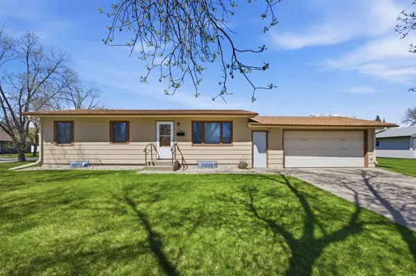 302 10th Avenue E, West Fargo, ND 58078
