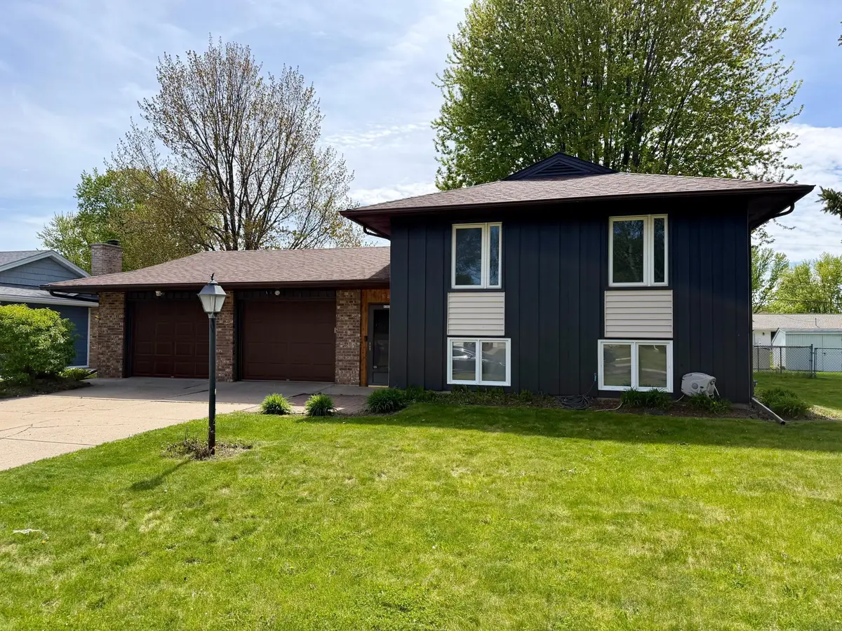 840 Cortland Drive, Apple Valley, MN 55124 - #1