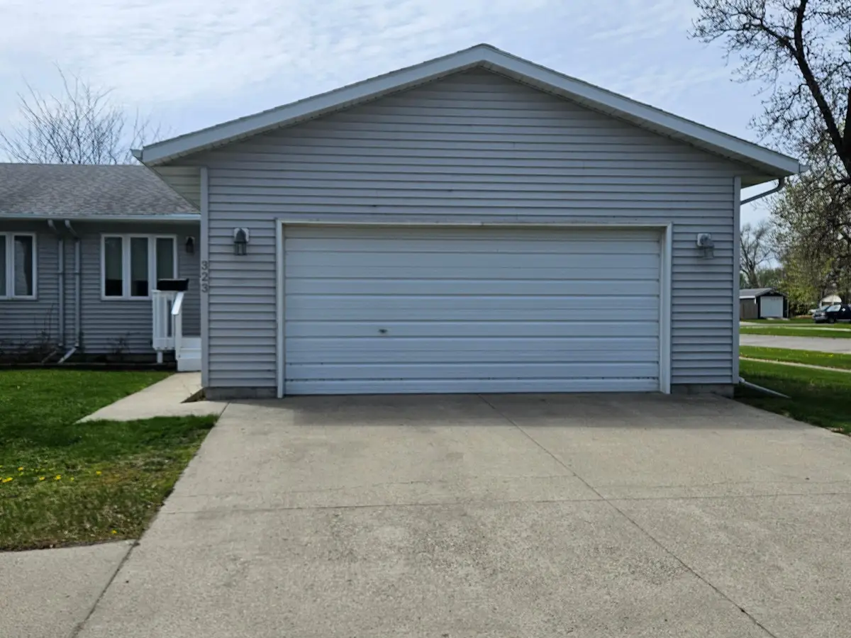 323 3rd Avenue S, Wahpeton, ND 58075 - #1