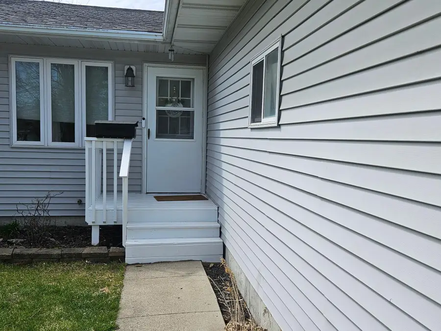 323 3rd Avenue S, Wahpeton, ND 58075 - #3