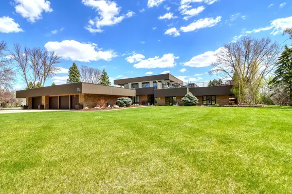 11 Briarwood Place, Fargo, ND 58104
