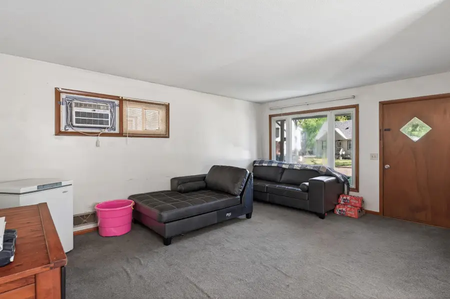 2519 3rd Avenue E, North Saint Paul, MN 55109 - #2