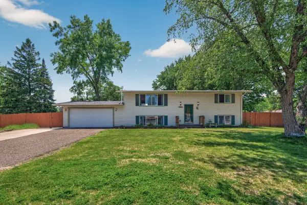 6857 8th Street Lane N, Oakdale, MN 55128