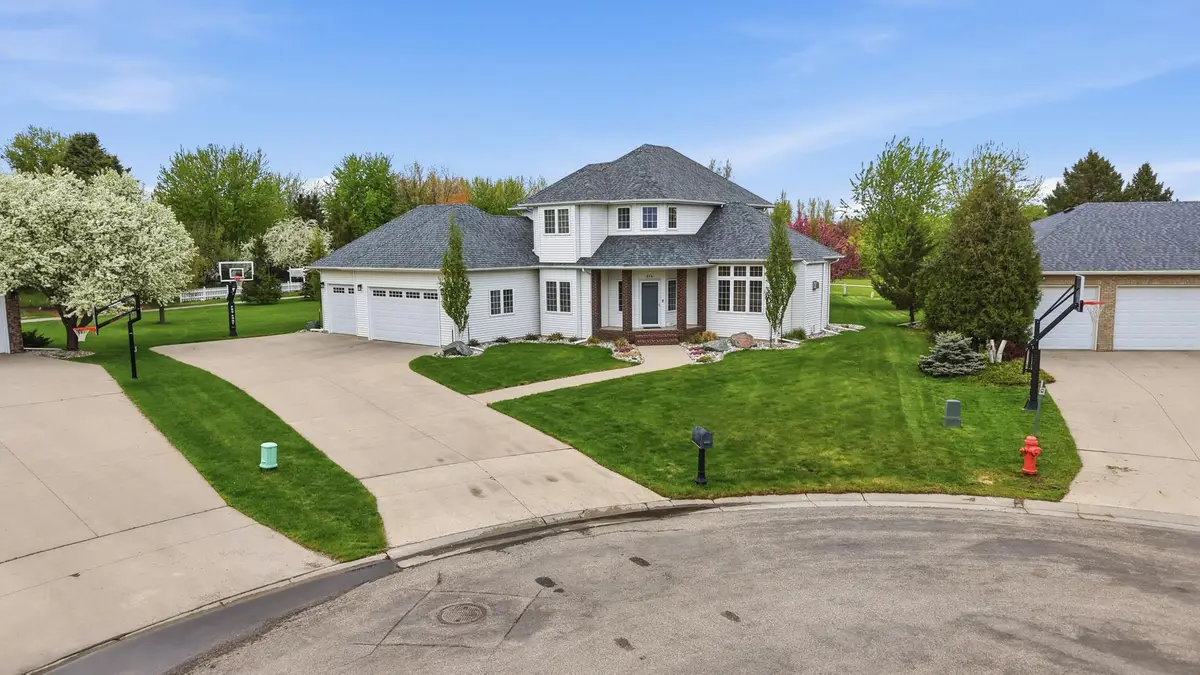274 44th Avenue S, Moorhead, MN 56560 - #1