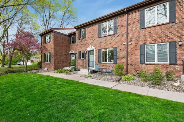 1092 Ivy Hill Drive, Mendota Heights, MN 55118