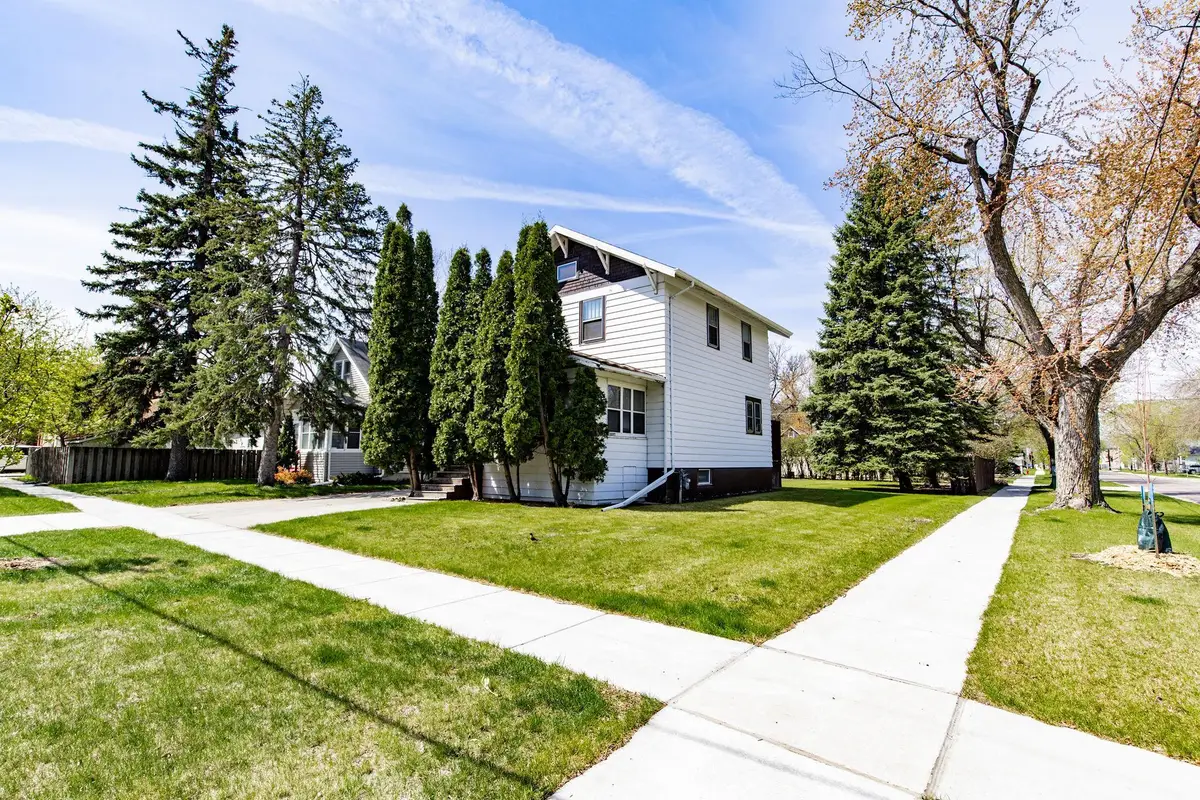 618 Oak Street N, Fargo, ND 58102 - #1