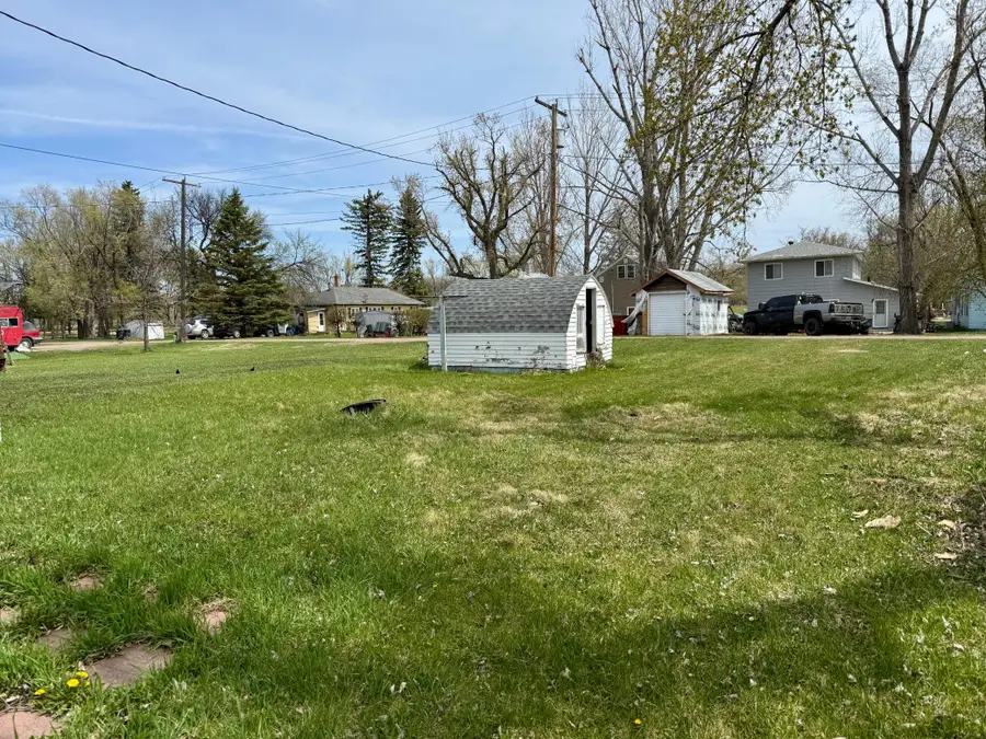 432 7th Avenue Ne, Valley City, ND 58072 - #3