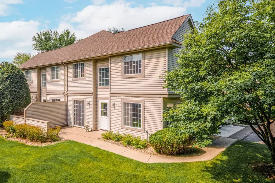 1043 Lovell Lane S, Roseville, MN 55113 - #2