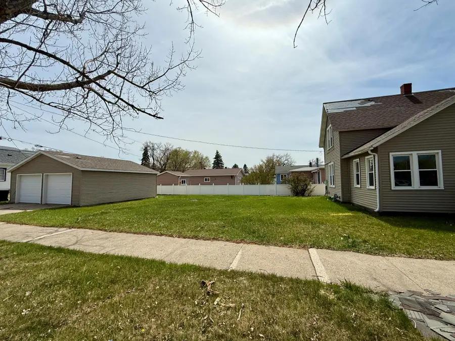 755 4th Street Sw, Valley City, ND 58072 - #2