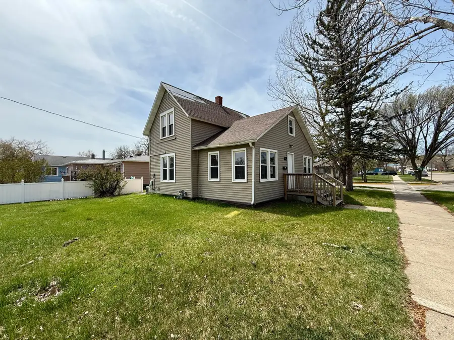 755 4th Street Sw, Valley City, ND 58072 - #3