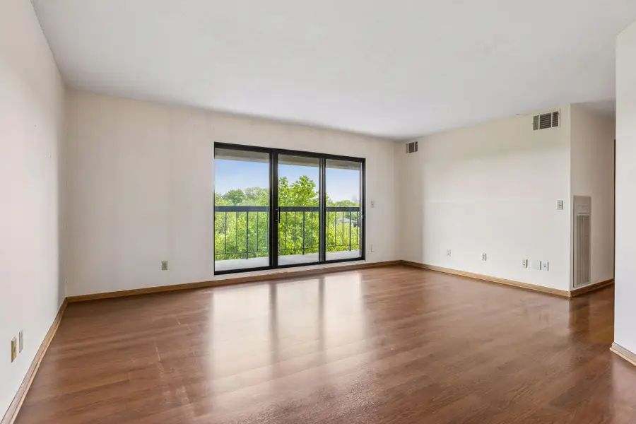 2885 Knox Avenue S #706, Minneapolis, MN 55408 - #3