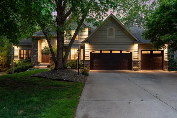9001 Springwood Drive, Woodbury, MN 55125