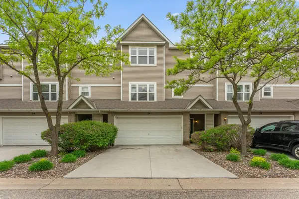 29 River Bend Place, Chaska, MN 55318