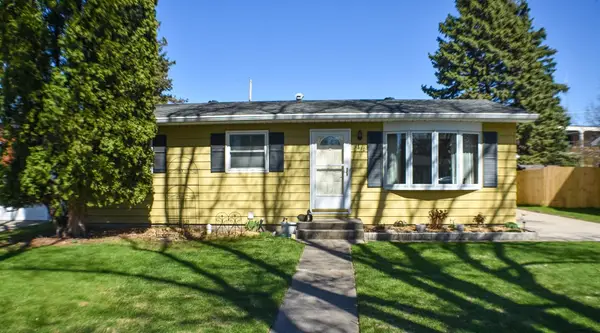 1410 19 1/2 Street S, Moorhead, MN 56560