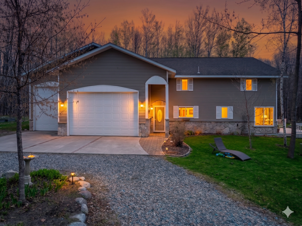 21564 Sugarbush Lane, Cohasset, MN 55721