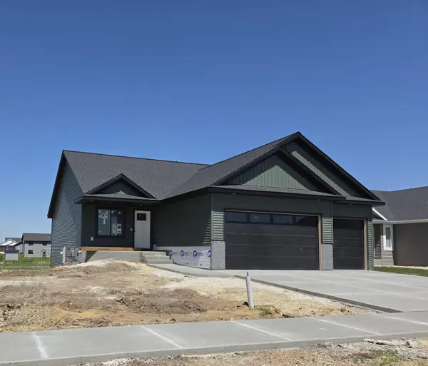 2110 Douglas Trail Drive Se, Pine Island, MN 55963