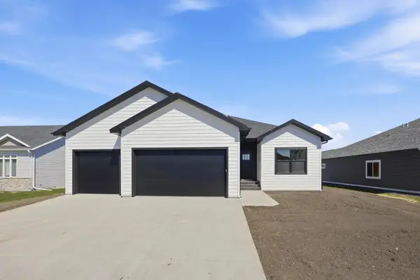 2232 44th Street S, Moorhead, MN 56560