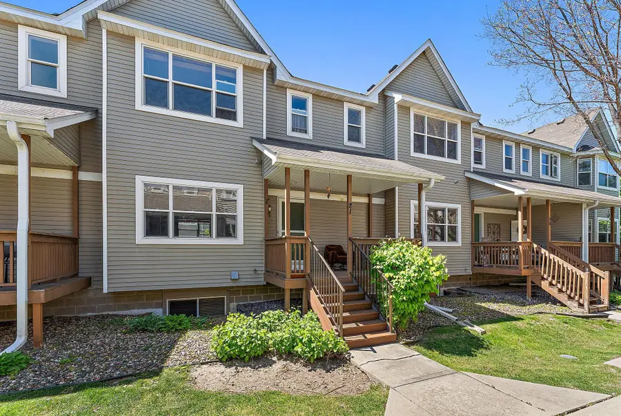 21 River Bend Place, Chaska, MN 55318 - #2